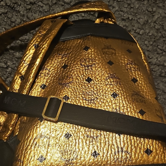 Gold Backpack - Picture 8 of 16
